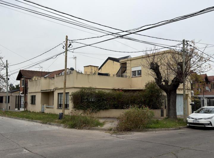 Casa · 137m² · 5 Ambientes · 1 Cochera