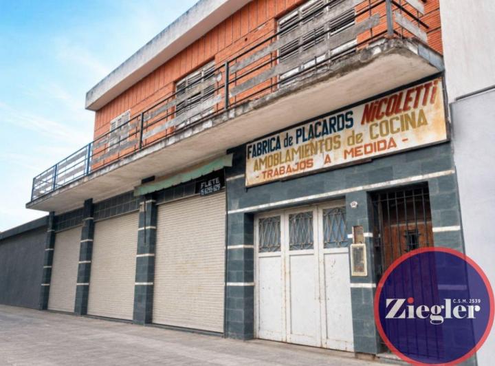 Casa · 312m² · 5 Ambientes · 1 Cochera