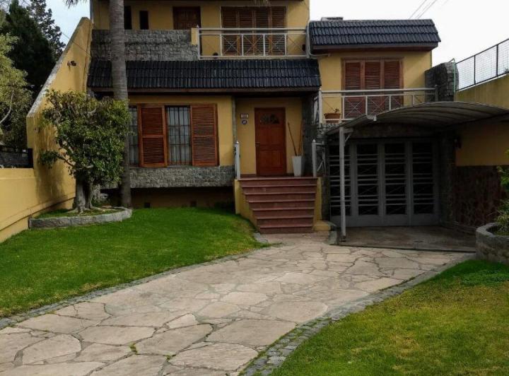 Casa · 262m² · 4 Ambientes · 3 Cocheras