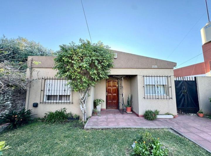 Casa · 79m² · 4 Ambientes · 3 Cocheras