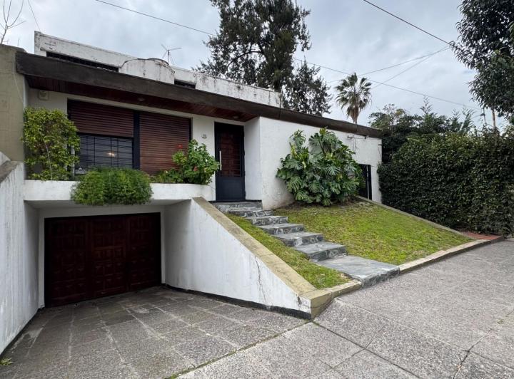 Casa · 153m² · 4 Ambientes · 1 Cochera