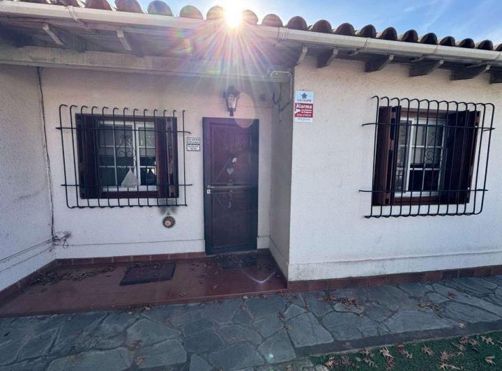 Casa · 180m² · 3 Ambientes · 1 Cochera