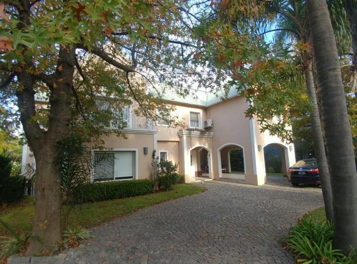 Casa · 298m² · 6 Ambientes