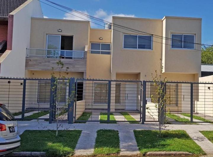 Casa · 100m² · 4 Ambientes · 1 Cochera