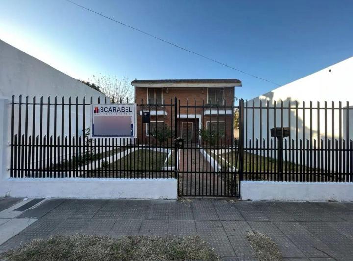 Casa · 200m² · 6 Ambientes