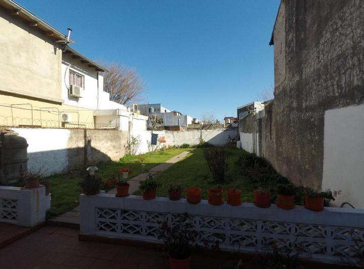 Casa · 230m² · 5 Ambientes · 2 Cocheras