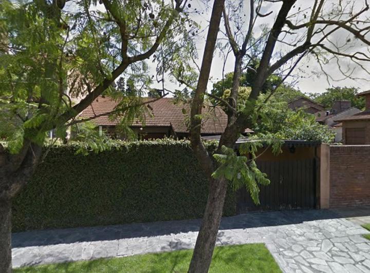 Casa · 200m² · 5 Ambientes · 2 Cocheras