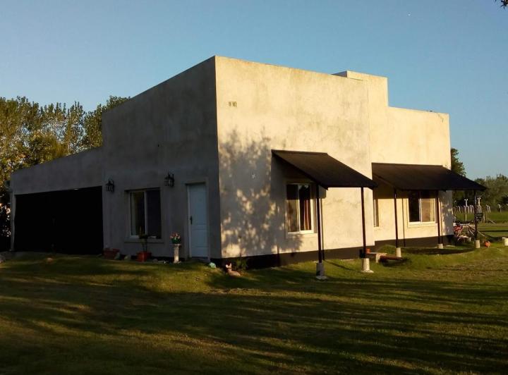 Casa · 196m² · 3 Ambientes · 2 Cocheras