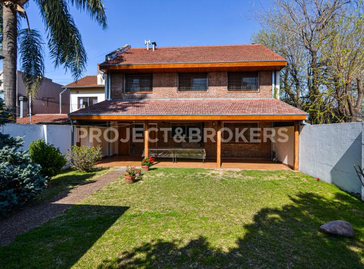 Casa · 205m² · 5 Ambientes · 2 Cocheras