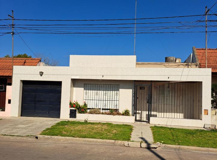 Casa · 194m² · 5 Ambientes · 2 Cocheras