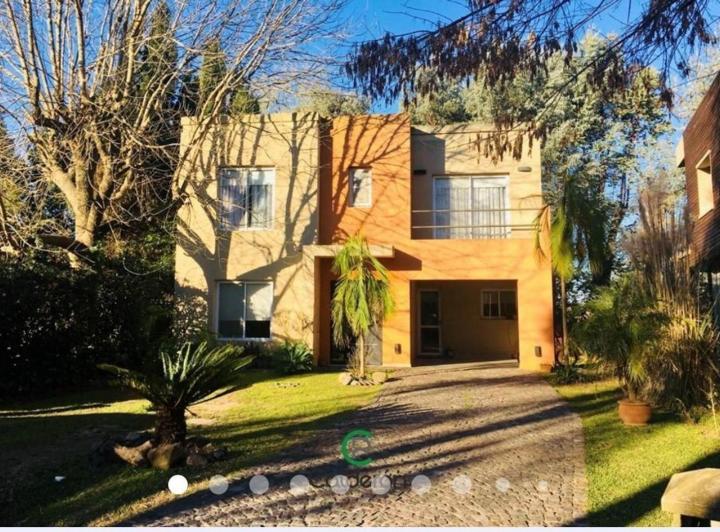 Casa · 190m² · 4 Ambientes · 2 Cocheras