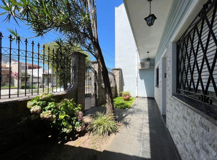 Casa · 270m² · 5 Ambientes · 3 Cocheras