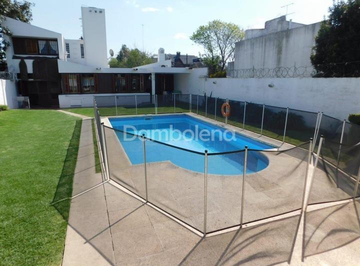 Casa · 300m² · 5 Ambientes · 3 Cocheras