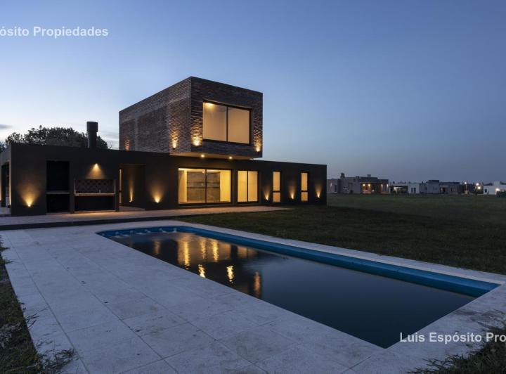 Casa · 150m² · 4 Ambientes · 1 Cochera