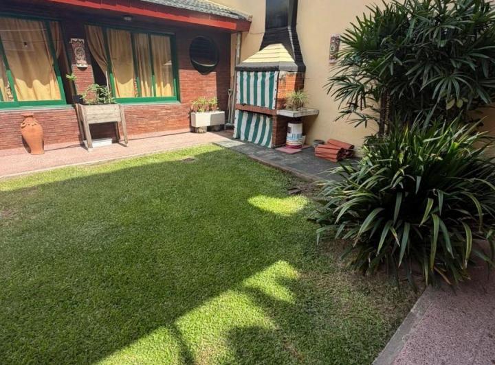 Casa · 214m² · 4 Ambientes · 2 Cocheras