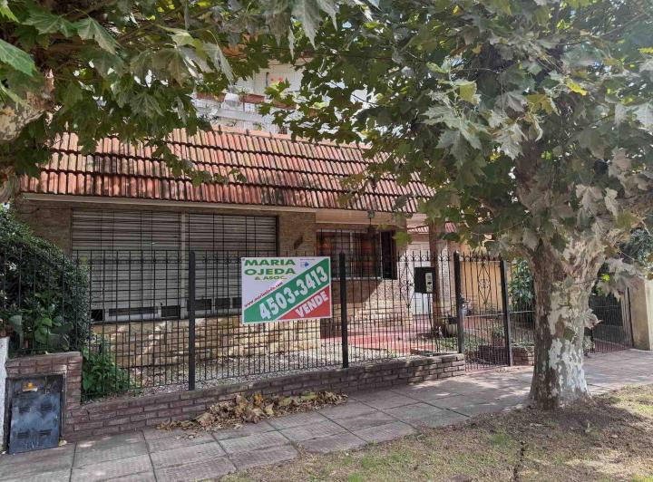 Casa · 180m² · 5 Ambientes · 2 Cocheras