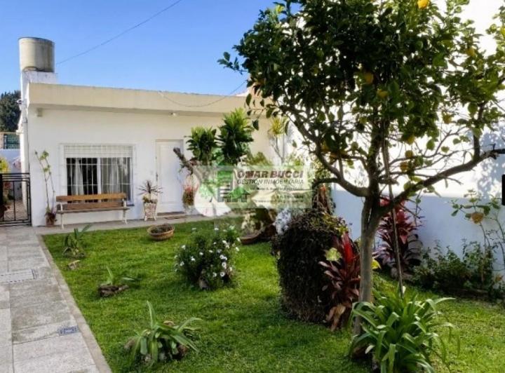 Casa · 105m² · 4 Ambientes · 2 Cocheras