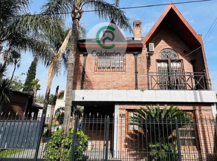 Casa · 307m² · 6 Ambientes · 4 Cocheras