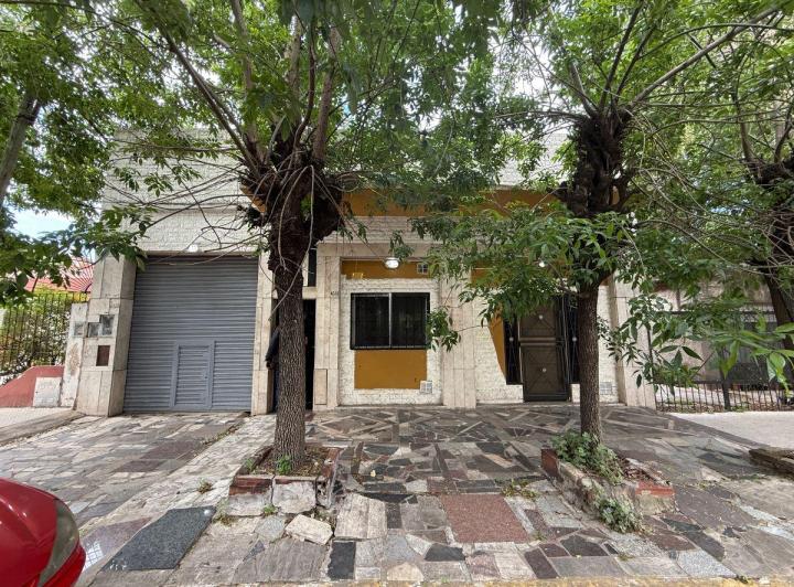 Casa · 200m² · 4 Ambientes · 1 Cochera