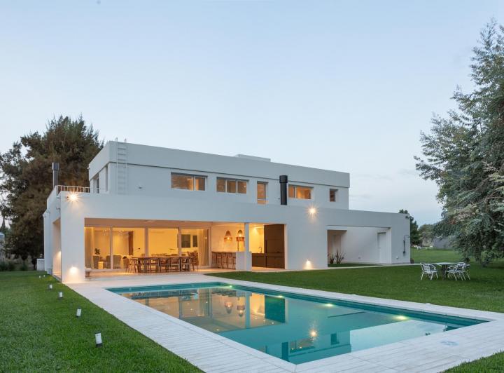 Casa · 326m² · 5 Ambientes · 2 Cocheras