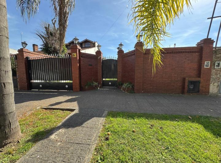 Casa · 415m² · 4 Ambientes