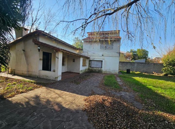 Casa · 90m² · 4 Ambientes · 3 Cocheras