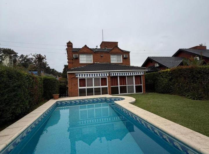 Casa · 145m² · 5 Ambientes · 1 Cochera