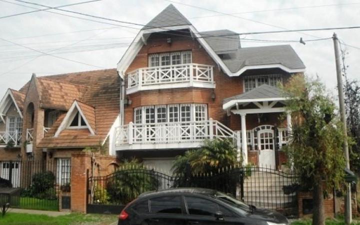 Casa · 370m² · 5 Dormitorios