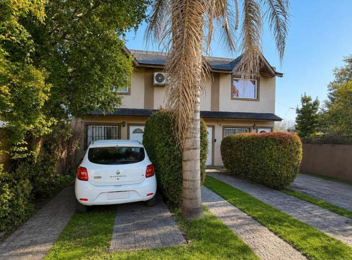 Casa · 70m² · 3 Ambientes · 2 Cocheras