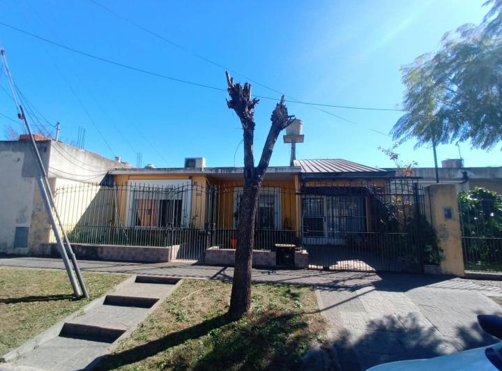 Casa · 2 Dormitorios · 1 Cochera