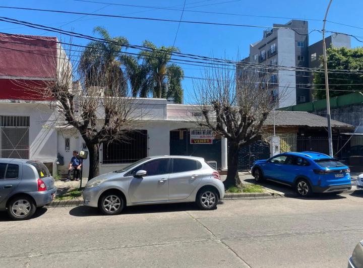 Casa · 90m² · 3 Ambientes · 2 Cocheras