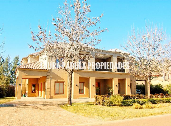 Casa · 510m² · 7 Ambientes · 2 Cocheras