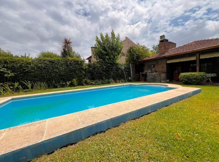 Casa · 80m² · 3 Ambientes · 2 Cocheras