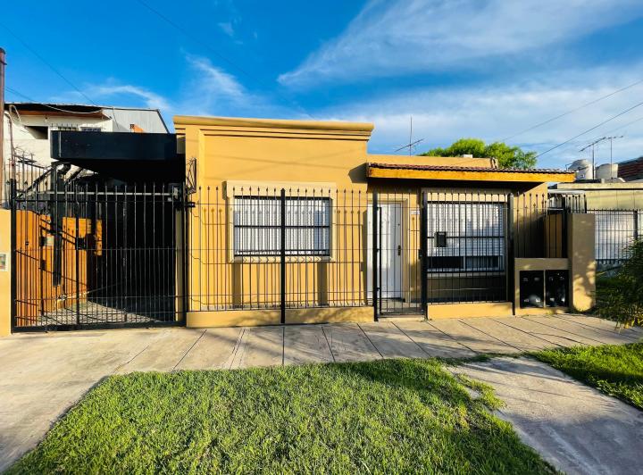 Casa · 80m² · 3 Ambientes · 3 Cocheras