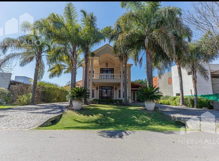 Casa · 280m² · 5 Ambientes · 1 Cochera