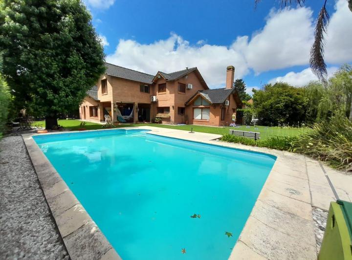 Casa · 310m² · 6 Ambientes