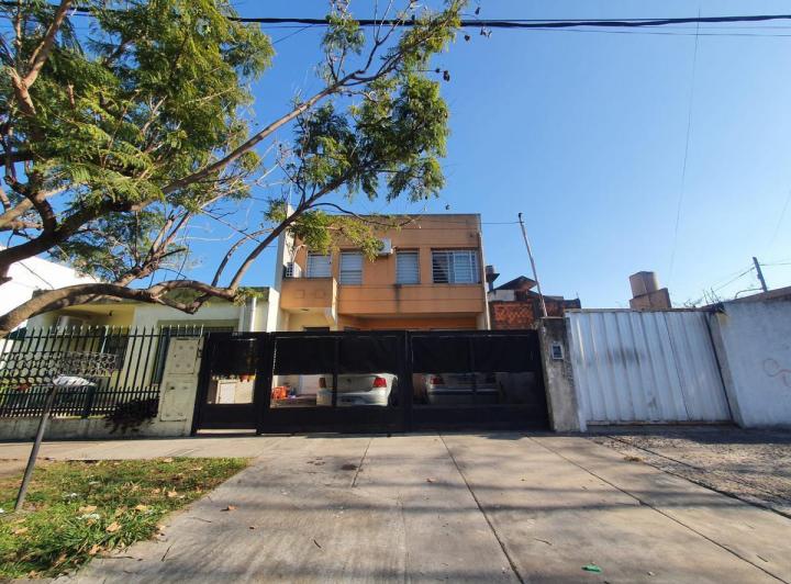 Casa · 90m² · 4 Ambientes · 2 Cocheras