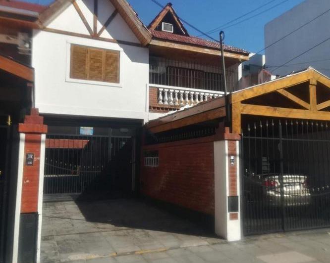 Casa · 180m² · 6 Ambientes · 1 Cochera