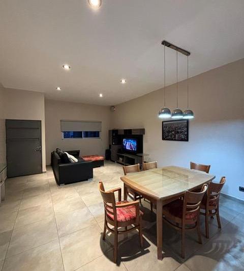 Casa · 215m² · 4 Ambientes · 1 Cochera