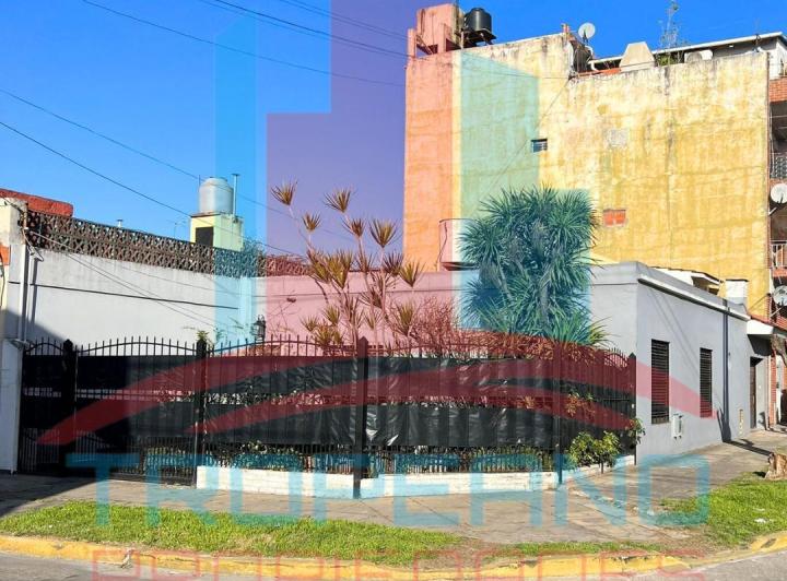 Casa · 180m² · 4 Ambientes · 1 Cochera