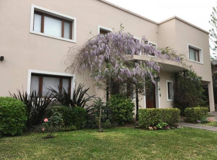 Casa · 250m² · 4 Ambientes