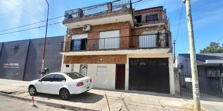 Casa · 450m² · 10 Ambientes · 4 Cocheras