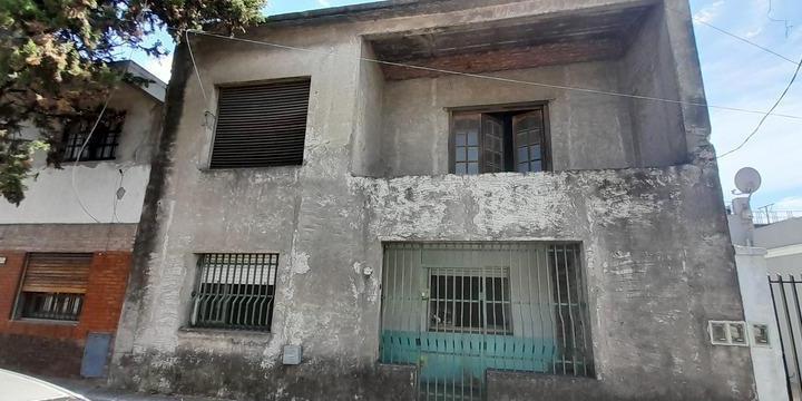 Casa · 200m² · 6 Ambientes · 1 Cochera