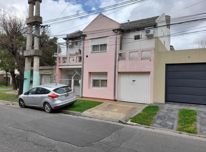 Casa · 78m² · 5 Ambientes · 1 Cochera