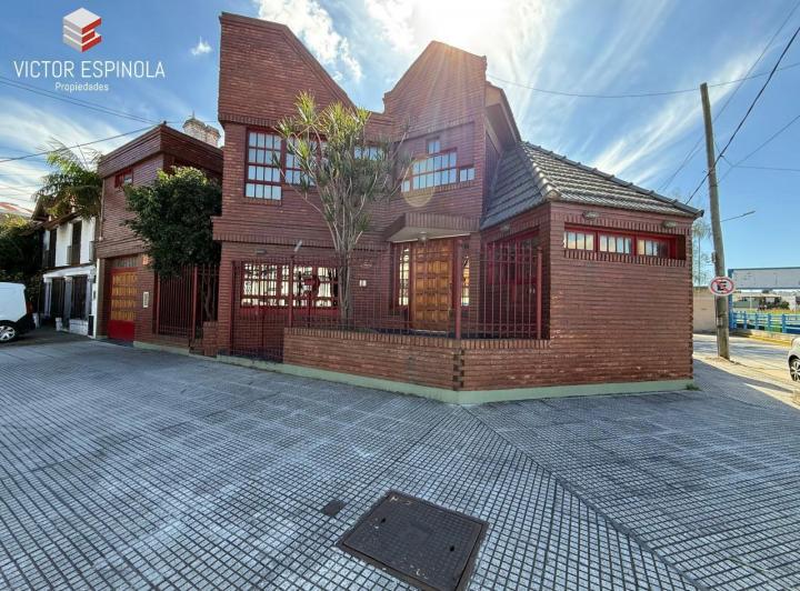 Casa · 166m² · 6 Ambientes · 2 Cocheras