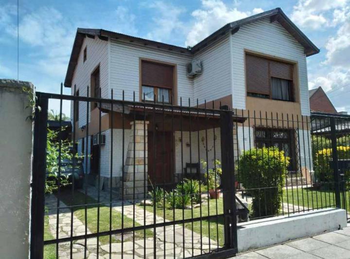 Casa · 220m² · 6 Ambientes