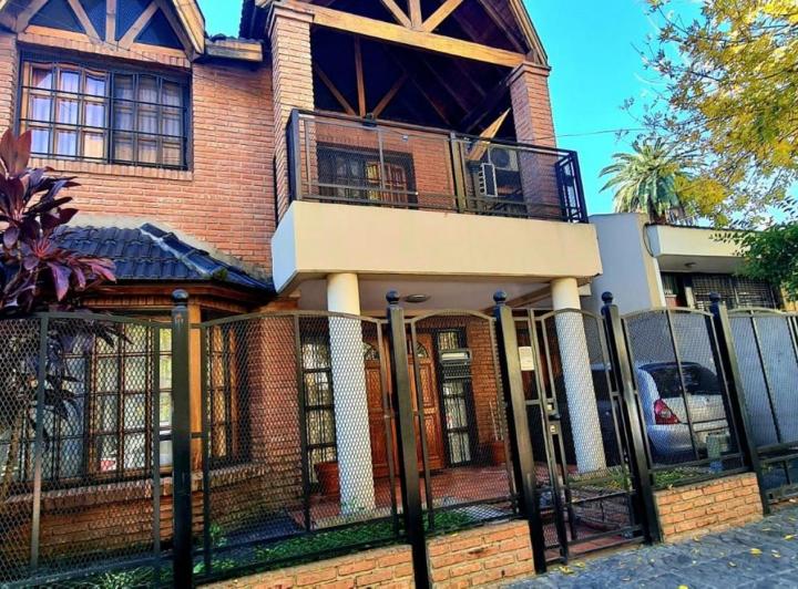 Casa · 180m² · 6 Ambientes