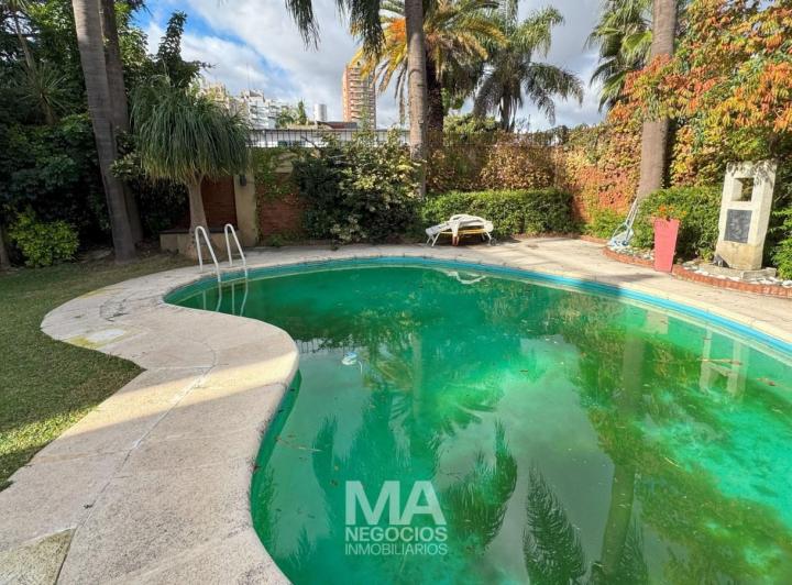 Casa · 647m² · 7 Ambientes · 4 Cocheras