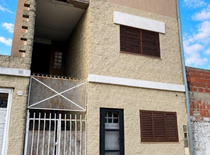 Casa · 100m² · 4 Ambientes · 2 Cocheras