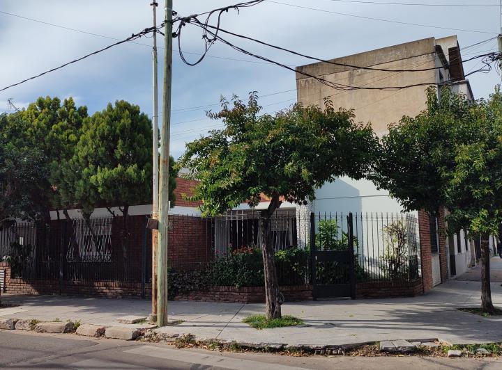 Casa · 100m² · 4 Ambientes · 1 Cochera